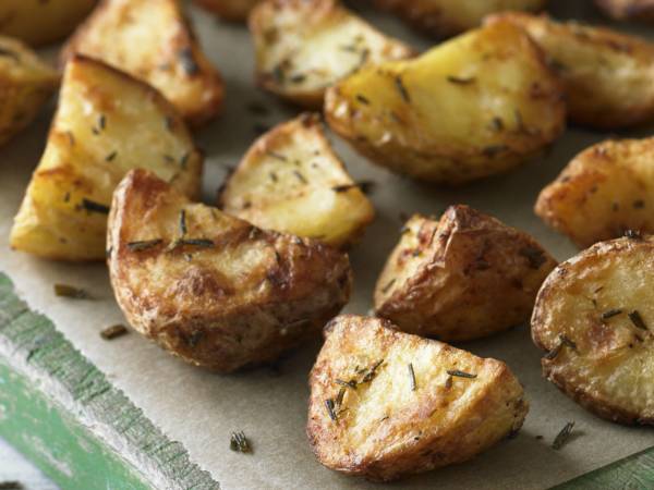 Garlic & Rosemary Roasting Potatoes
